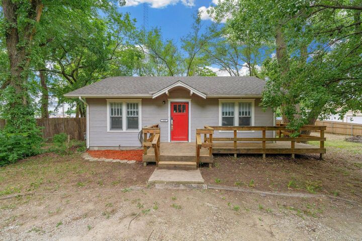 Property Photo:  103 W 57th St N  KS 67204-2101 
