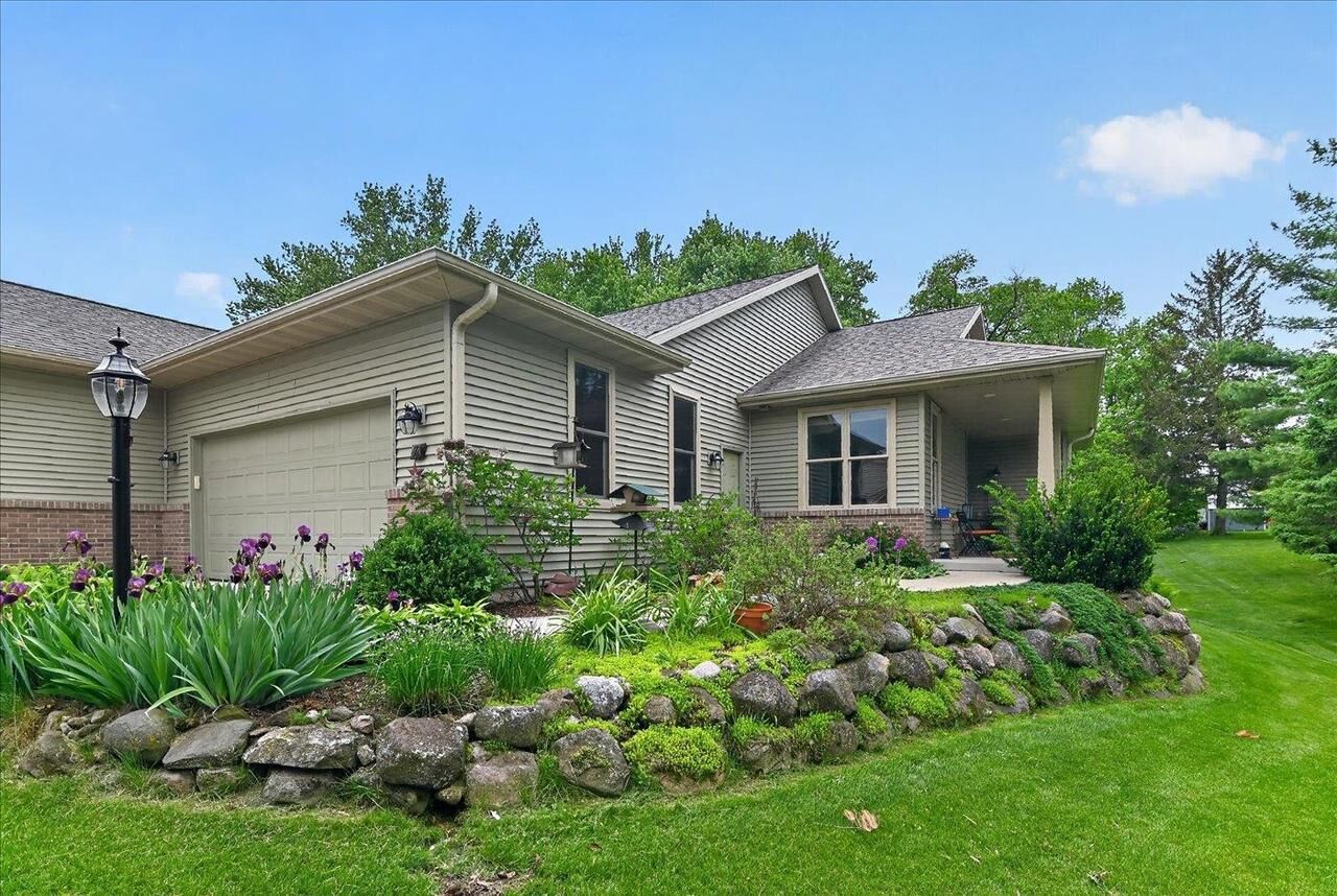 Property Photo:  71 Berdella Court  WI 53528 