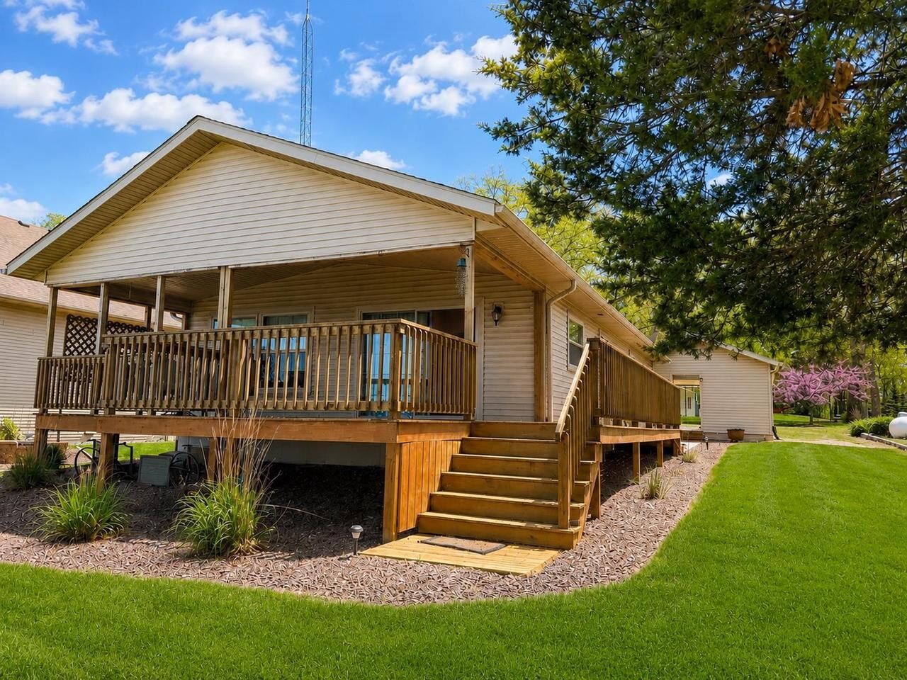 Property Photo:  170 Grouse Court  WI 53920 