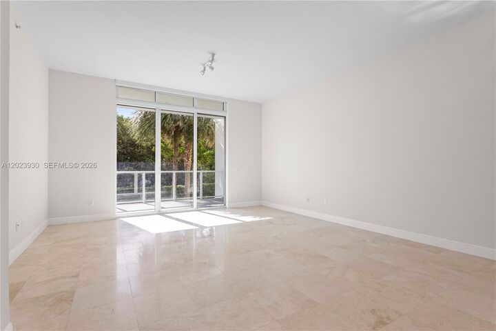 Property Photo:  15051 Royal Oaks Ln 101  FL 33181 