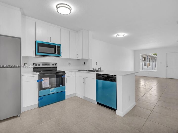 Property Photo:  241 NW 40th St 1-6  FL 33309 