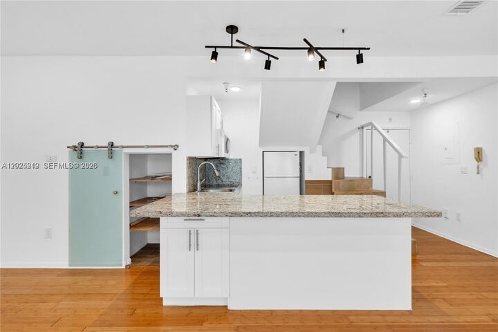 Property Photo: 1350 Pennsylvania Ave 207 FL 33139