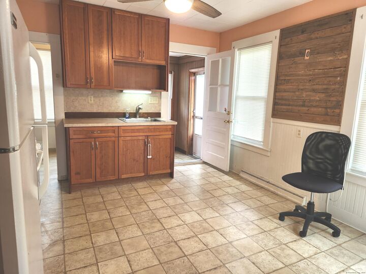 Property Photo:  603 Center Street  CT 06040 