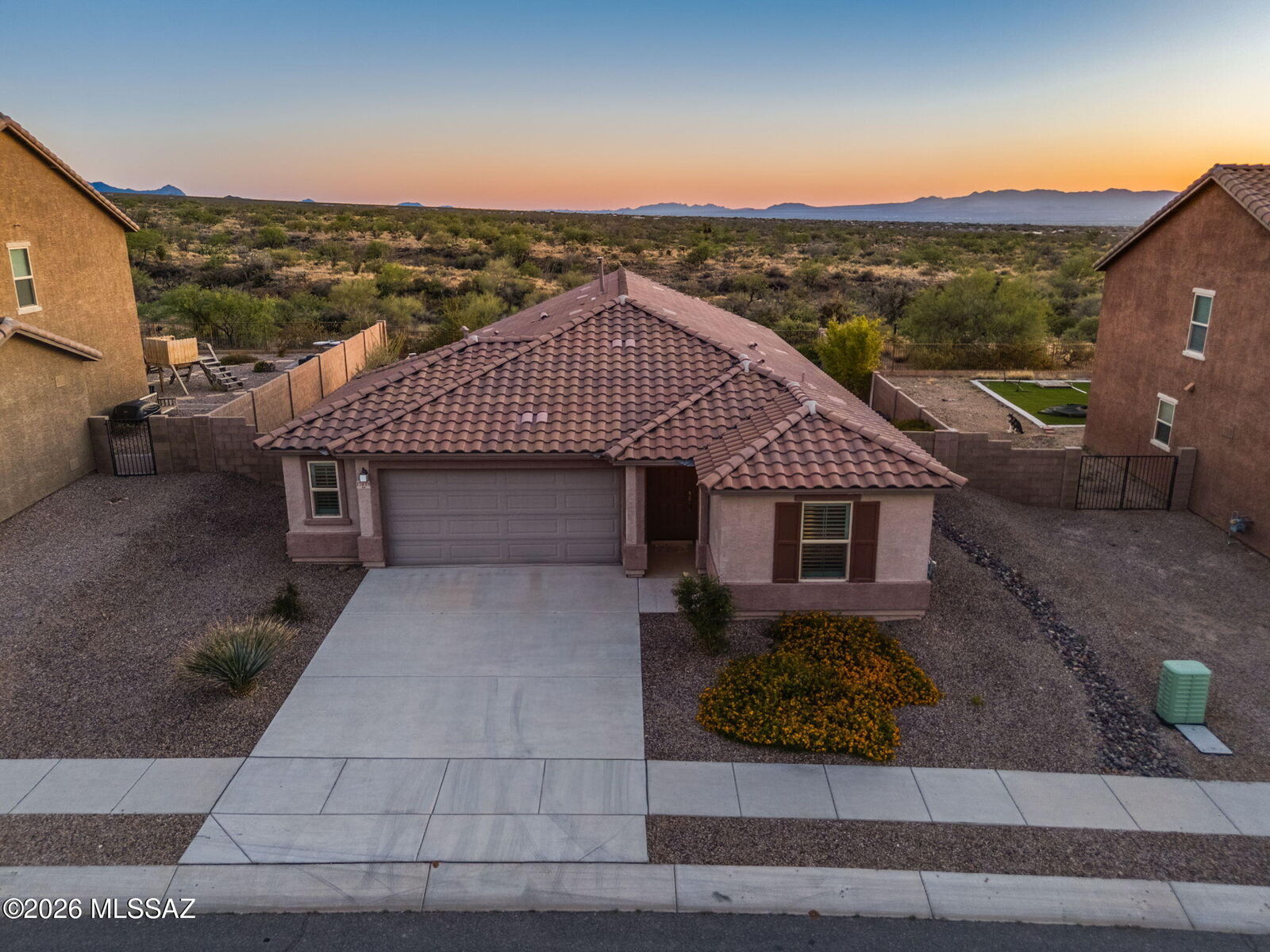 Property Photo: 17038 S Emerald Vista Drive AZ 85641