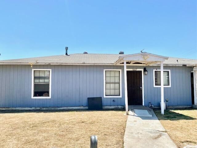 Property Photo: 16607 Road 167 CA 93274