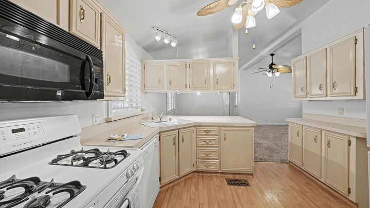 Property Photo:  5031 W La Vida Avenue #95  CA 93277 