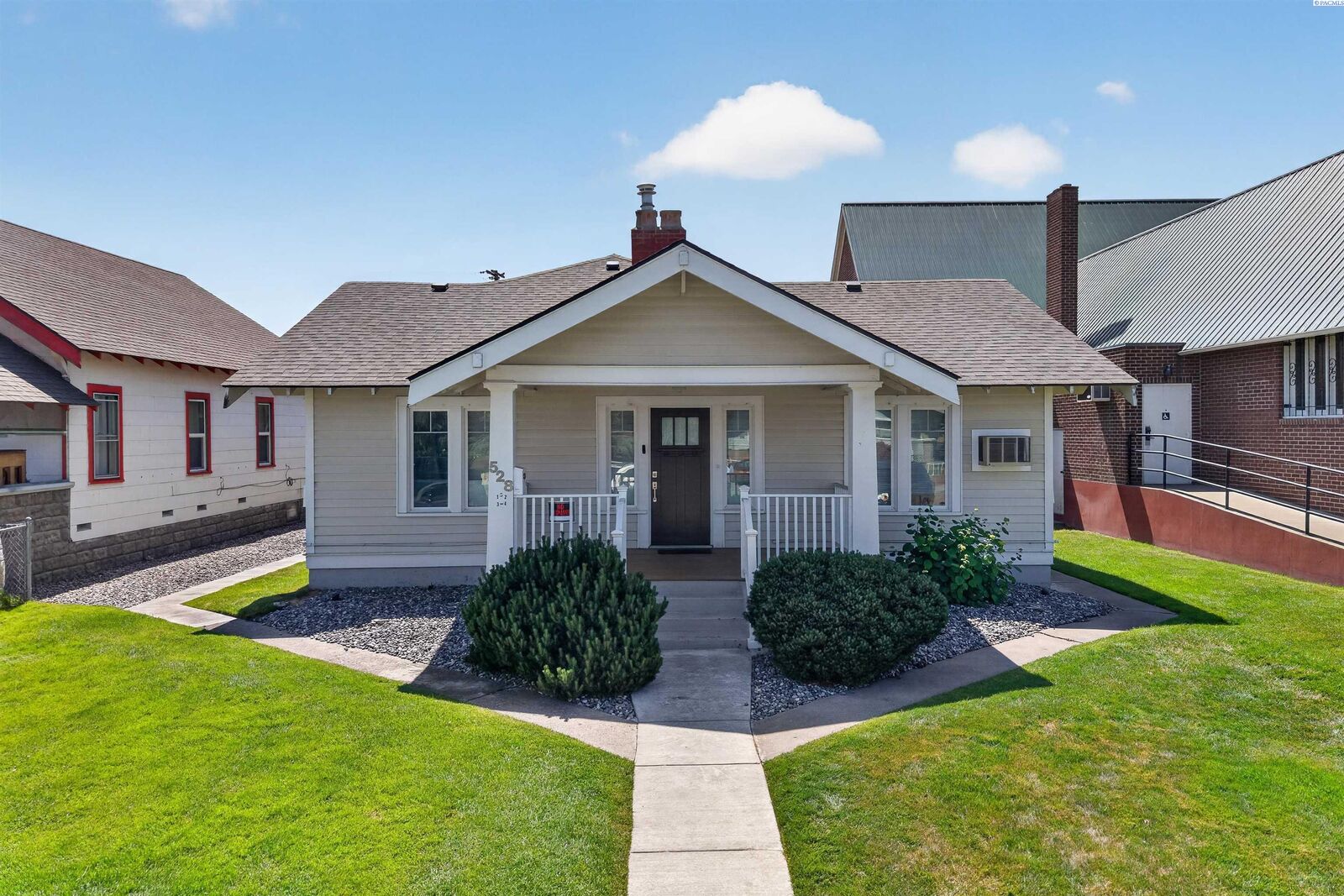 Property Photo:  528 W Bonneville St  WA 99301 