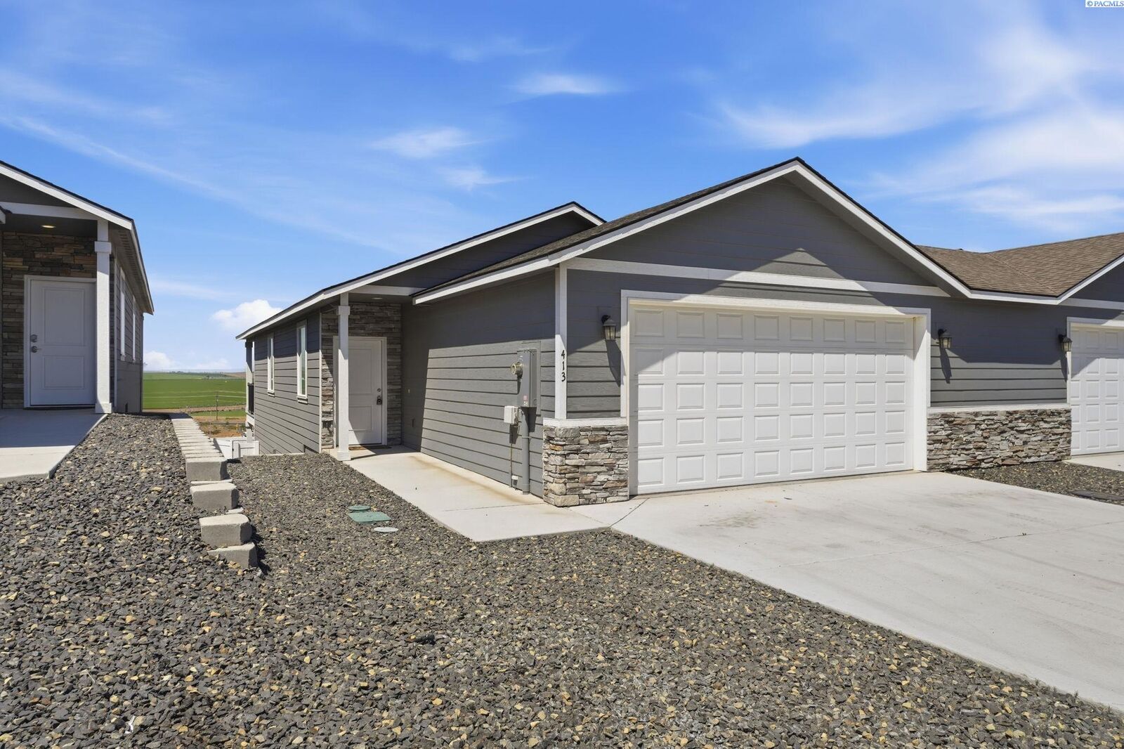 Property Photo:  413 Bedrock Loop  WA 99353 