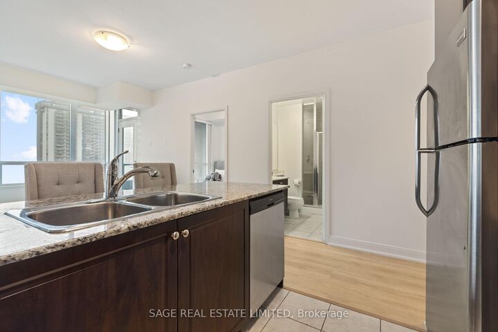 Property Photo: 88 Broadway Avenue 1301 ON M4P 0A5