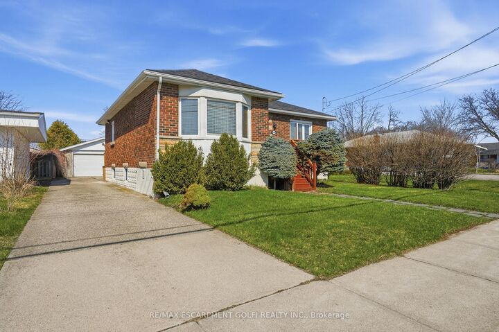 Property Photo: 848 Upper Wellington Street ON L9A 3R9