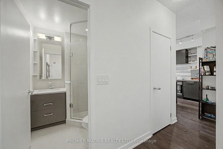 Property Photo: 1830 Bloor Street W 930 ON M6P 3K6