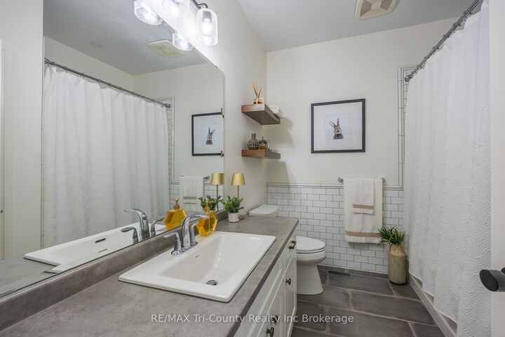 Property Photo: 18 Belmont Avenue ON N4G 5W5