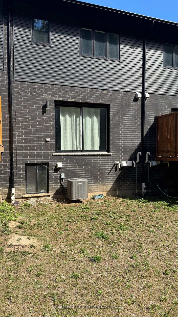 Property Photo: 928 Robert Ferrie Drive ON N2R 0P9