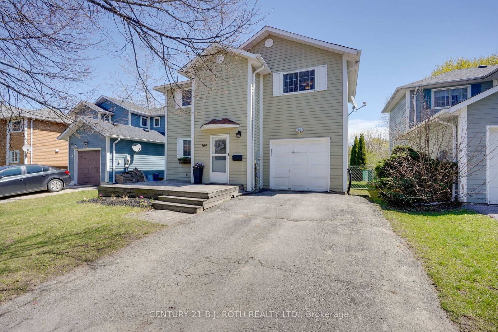 Property Photo: 109 Elizabeth Street ON L4N 6P2