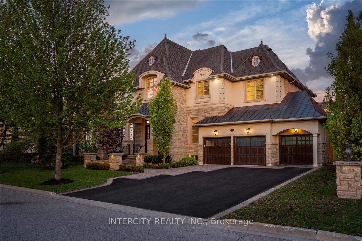 Property Photo: 233 Carisbrooke Circle ON L4G 0K4
