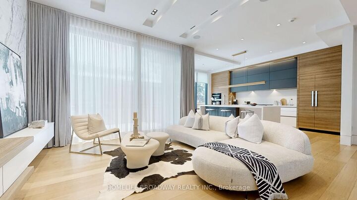 Property Photo: 8 Tarlton Road ON M5P 2M4
