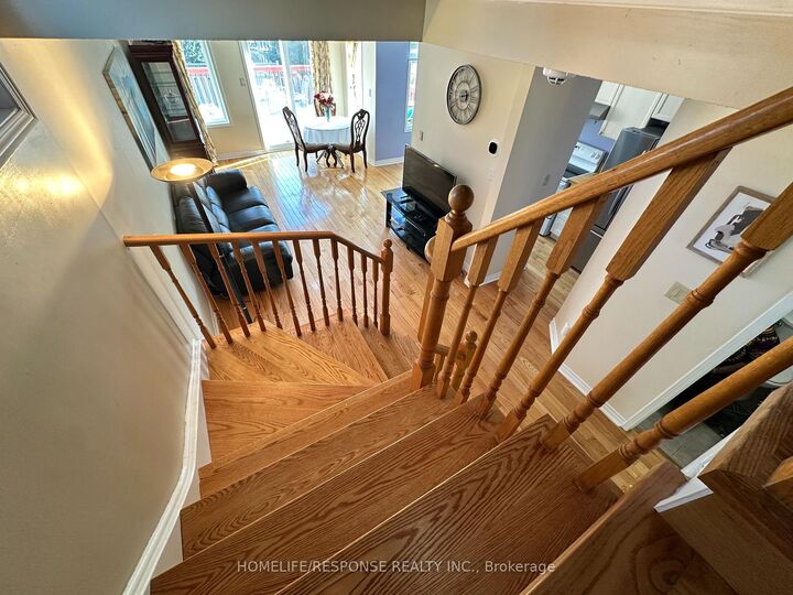 Property Photo:  89 Ravenscliffe Court  ON L6X 4N9 