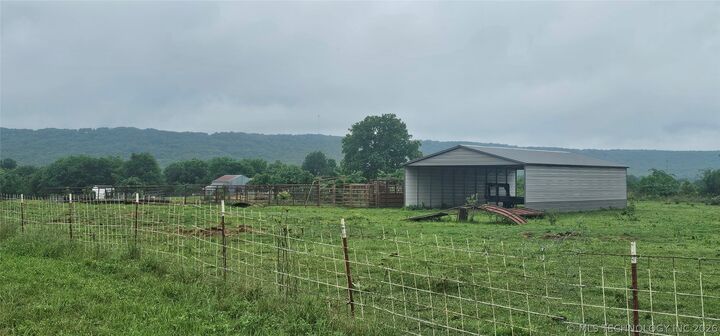 Property Photo:  430190 E 1020 Rd  OK 74469 