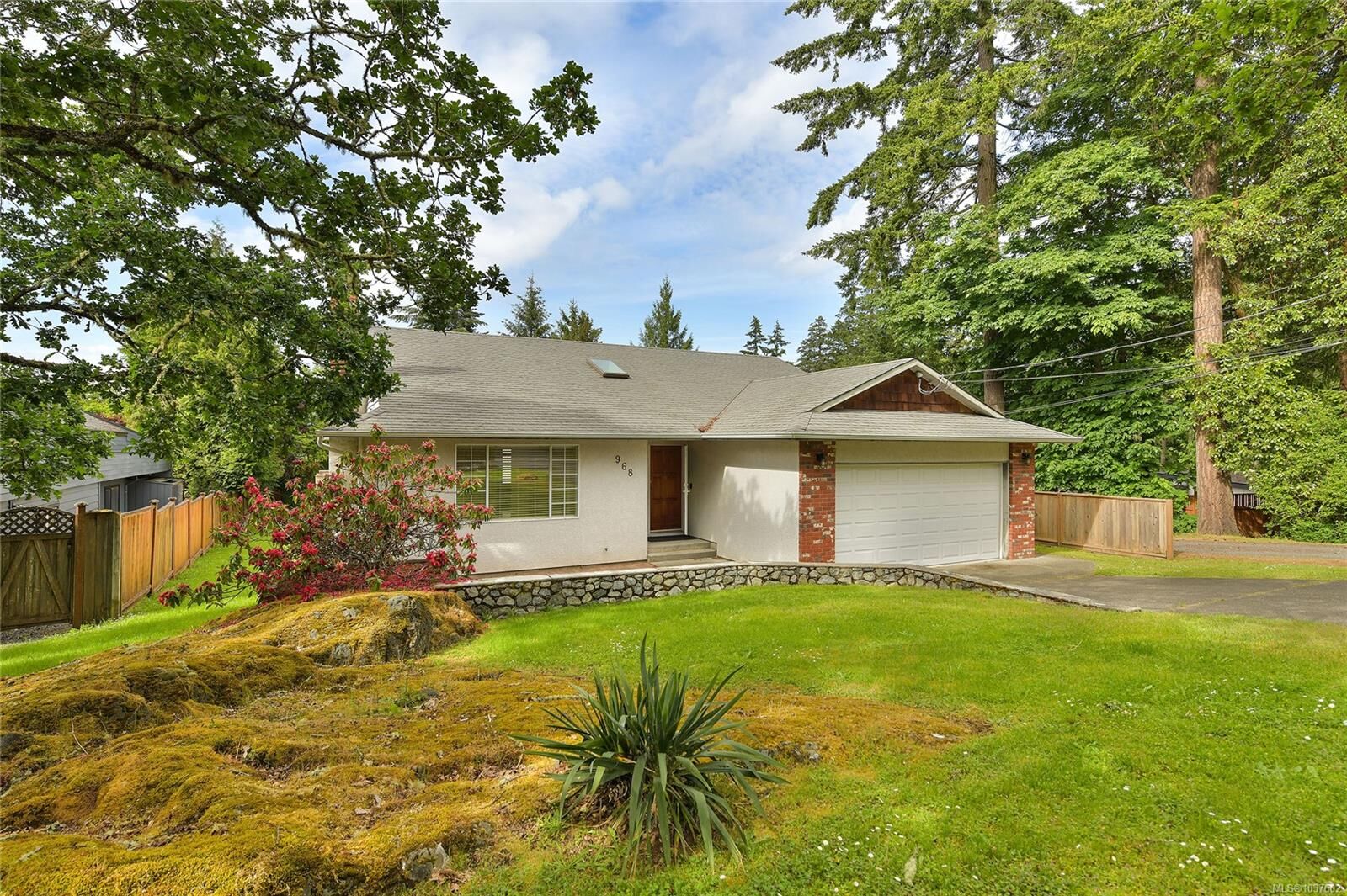 Property Photo: 968 Greig Ave BC V8M 1A1