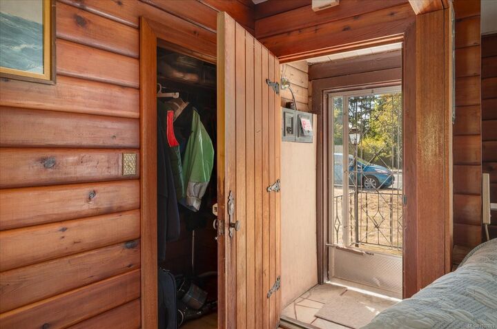 Property Photo: 330 Temple St BC V9P 1C7