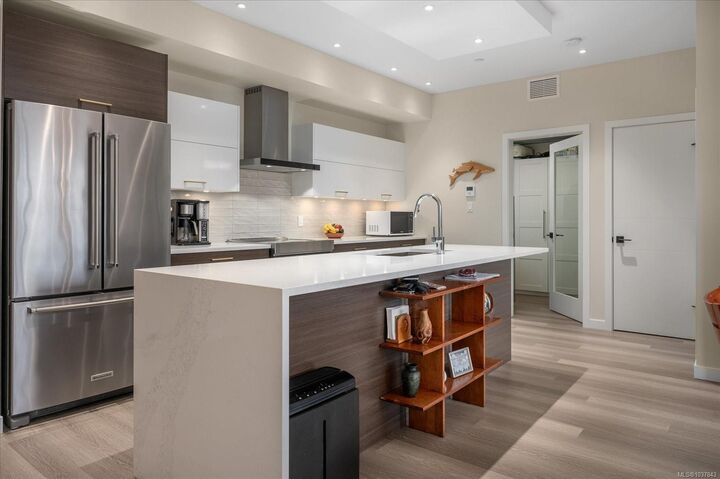 Property Photo: 100 Lombardy St 204 BC V9P 0G4