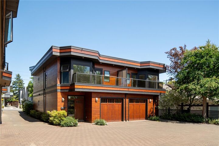 Property Photo: 2591 Penrhyn St #Th2 BC V8N 1G4