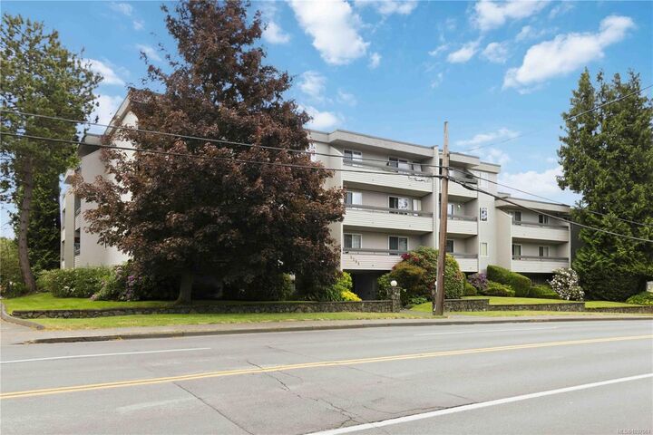 Property Photo:  3235 Quadra St 314  BC V8X 1G4 