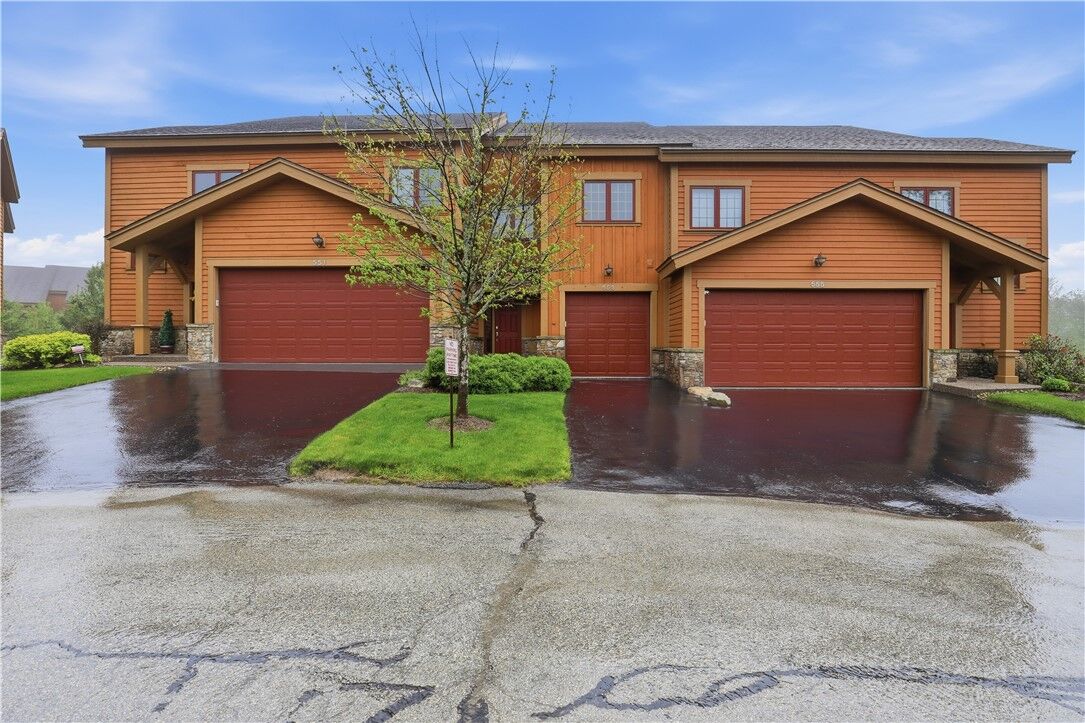 Property Photo: 553 Woodside Crescent PA 15622