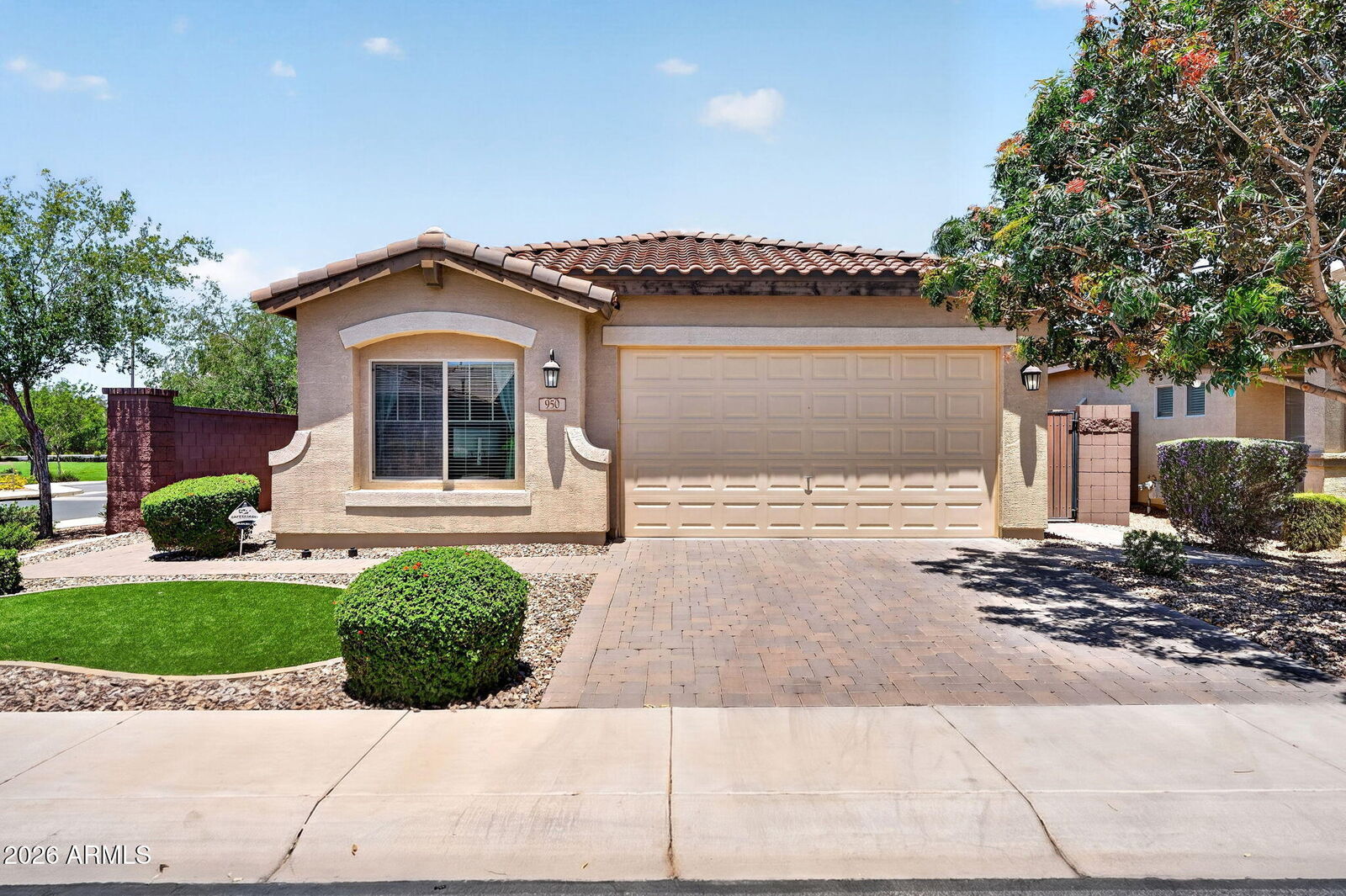 Property Photo:  950 W Sisso Tree Avenue  AZ 85140 