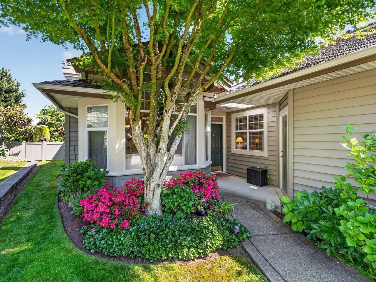 Property Photo: 15020 27A Avenue 7 BC V4P 2Z9