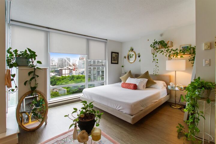 Property Photo: 131 Regiment Square 707 BC V6B 1X6