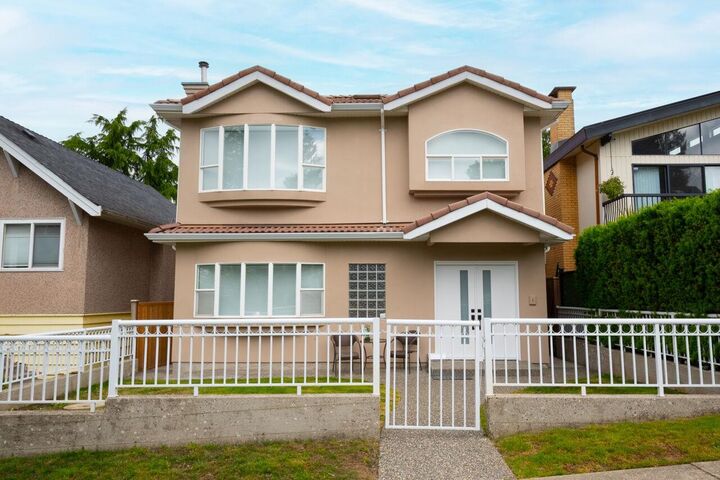 Property Photo: 827 E 32nd Avenue BC V5V 2Y7