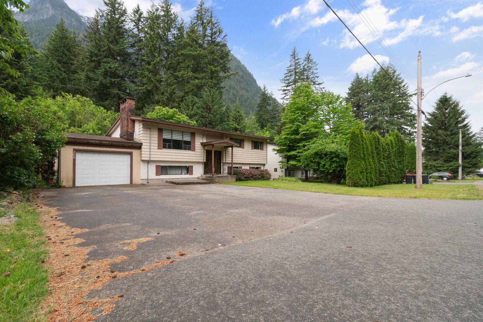 Photo de la propriété: 260 Robertson Crescent BC V0X 1L4