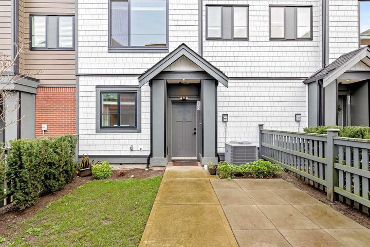 19897 75A Avenue 18 — photo 1