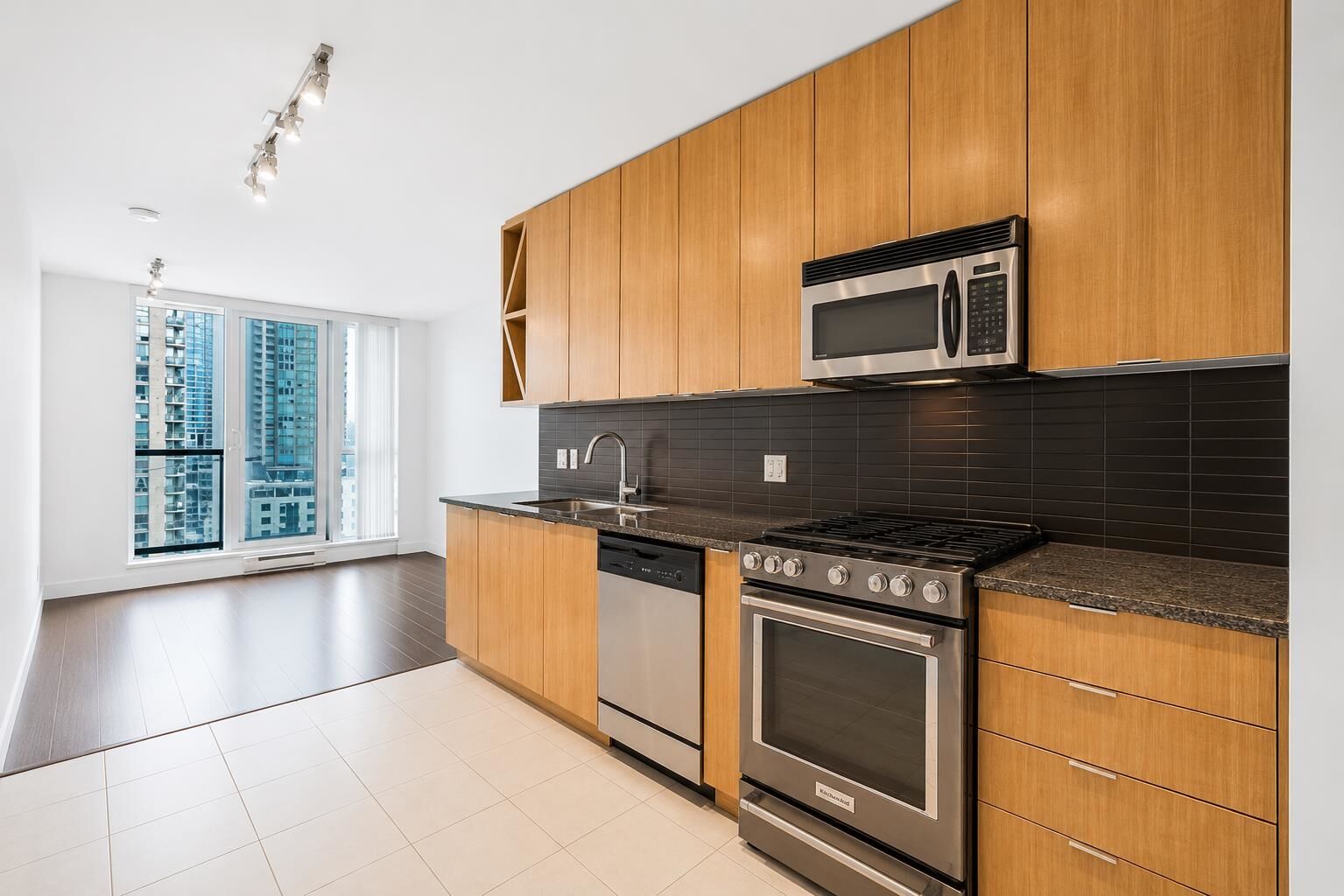 Property Photo: 1010 Richards Street 1703 BC V6B 1G2