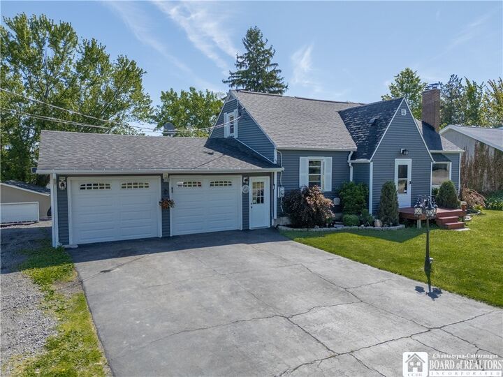 Property Photo:  7 Bayview Avenue  NY 14136 