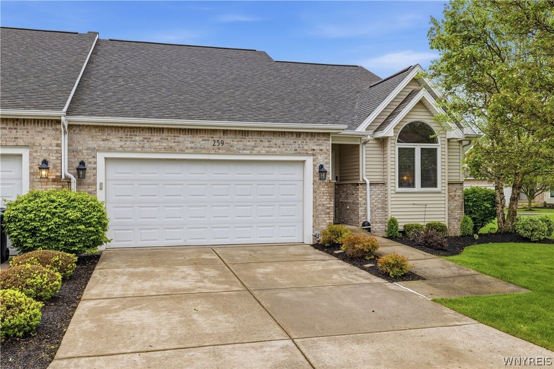 Property Photo:  259 White Oak Terrace  NY 14072 