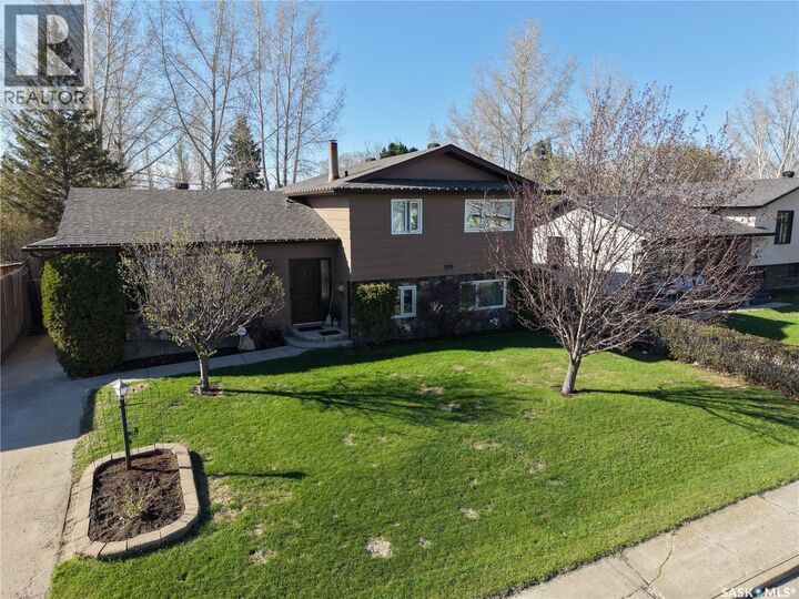 Property Photo:  1010 Woodman Crescent  SK S6V 6L6 