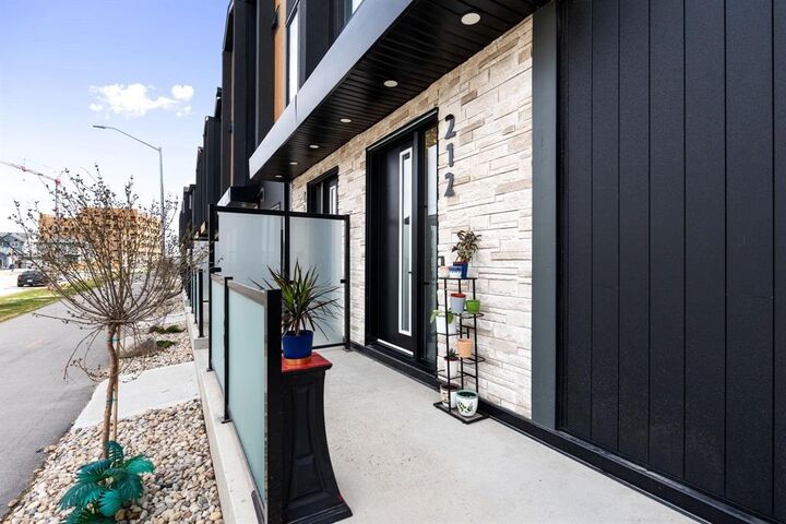 Property Photo:  290 Frontier Trail  MB R3Y 2J5 