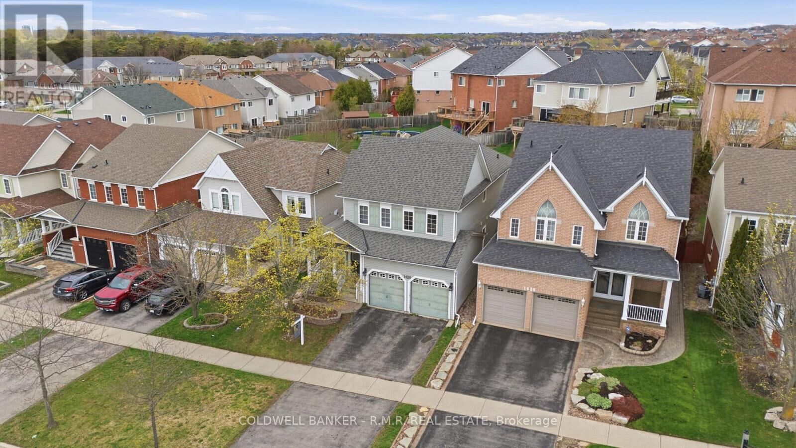 Property Photo:  1420 Coldstream Drive  ON L1K 2Y8 