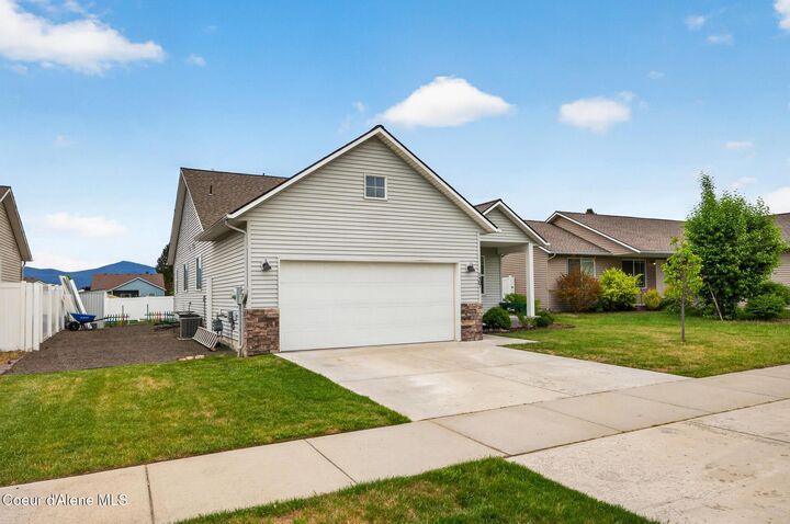 Property Photo:  1487 E Yellowstone Ave  ID 83854 
