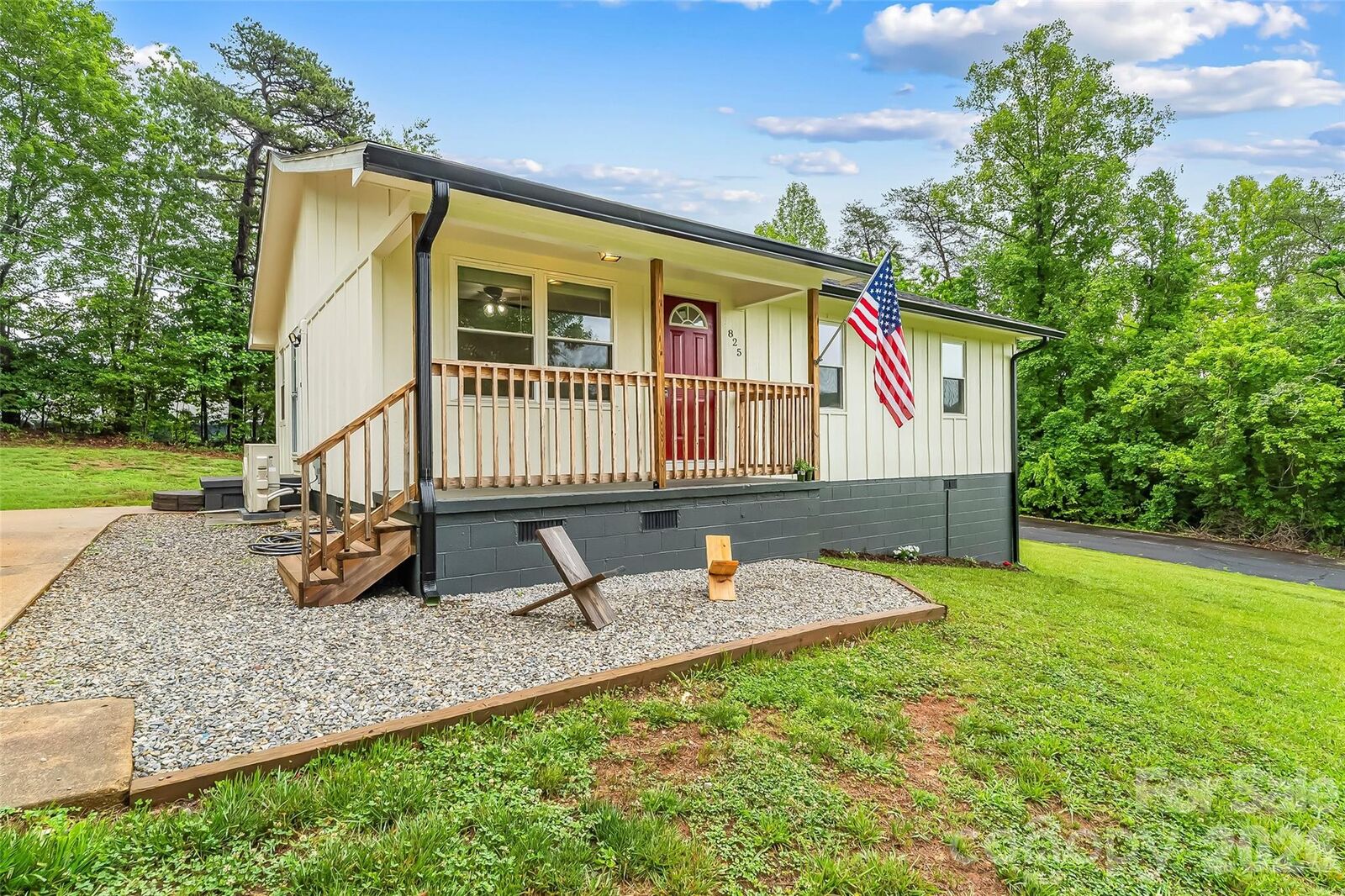 Property Photo: 825 S Creek Road NC 28761
