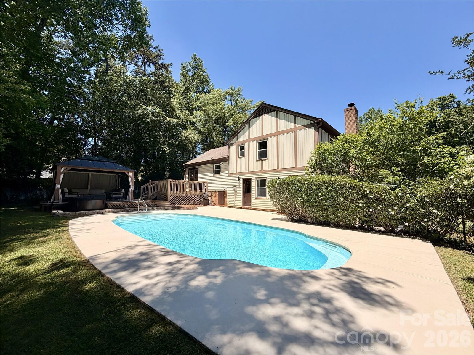 Property Photo:  824 Riverwood Road  NC 28270 