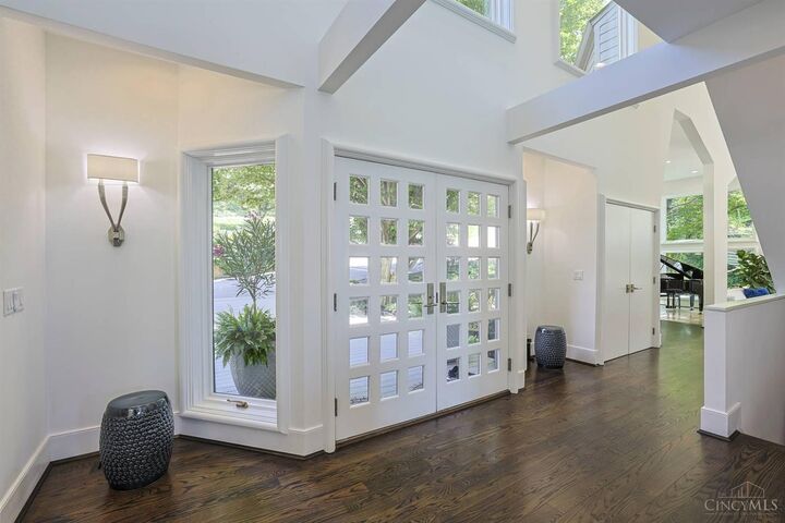 Property Photo:  20 Grandin Lane  OH 45208 