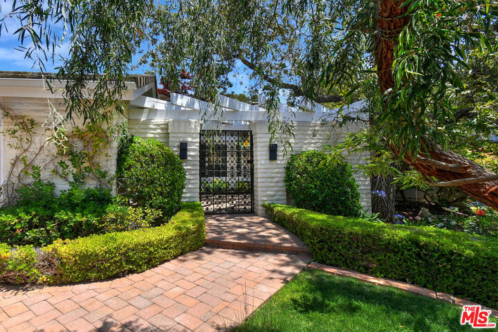 Property Photo:  1708 Royal Saint George Dr  CA 91362 