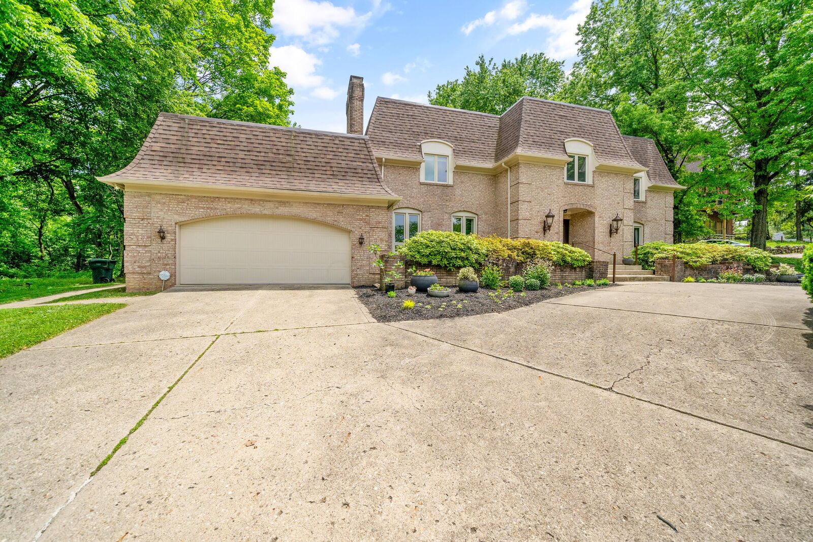 Property Photo: 546 Indian Mound Road OH 43213