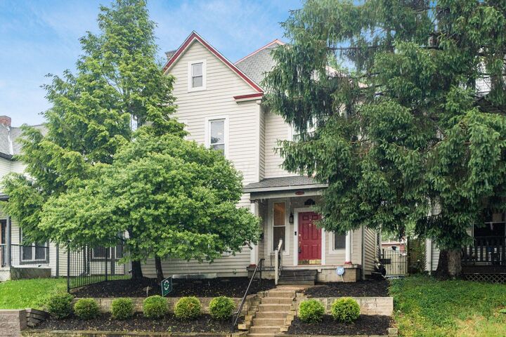 Property Photo:  1404 Summit Street  OH 43201 