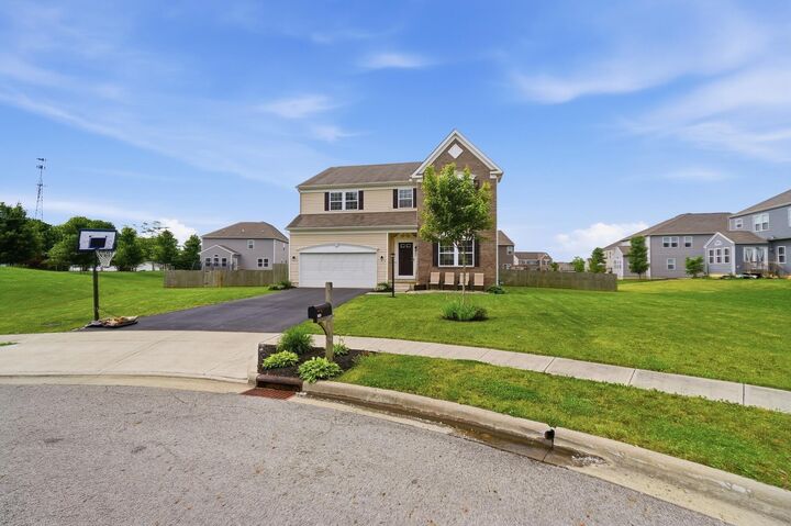 Property Photo: 1462 Hoovler Way OH 43062