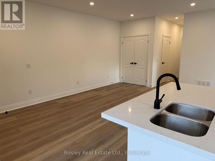 Property Photo: 6 Golfview Drive 1 ON L9Y 0G7