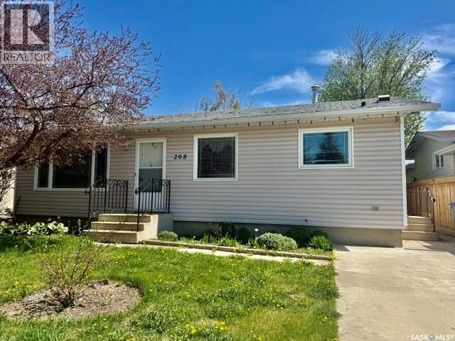 Property Photo:  208 12th Street  SK S0K 2A0 